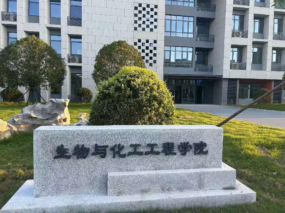 白玉县扬州职业大学体育场高杆灯项目